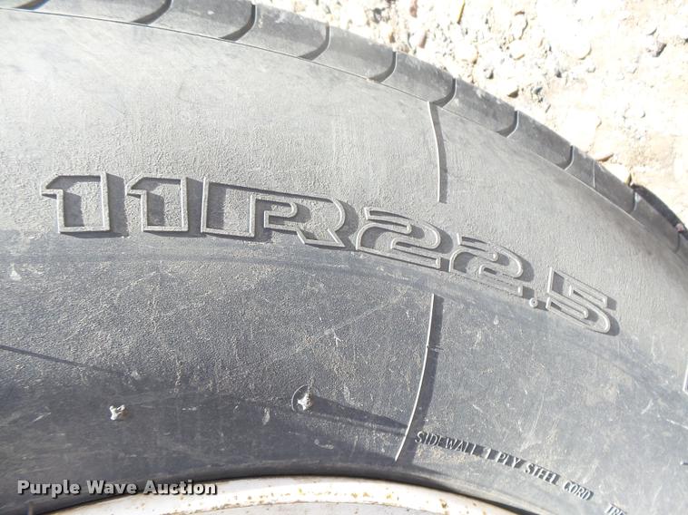 image for item DB1887 2001 International 4700 propane fuel truck