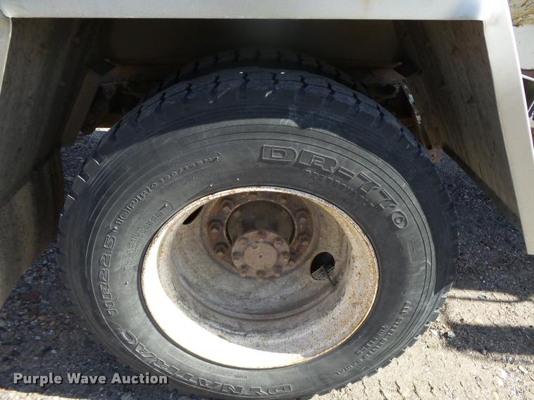 image for item DB1887 2001 International 4700 propane fuel truck