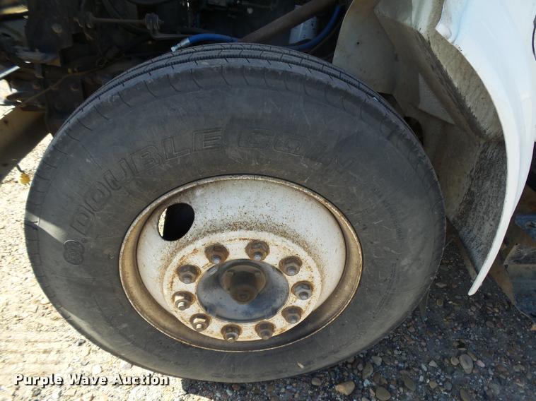 image for item DB1887 2001 International 4700 propane fuel truck