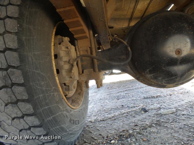 image for item DB1887 2001 International 4700 propane fuel truck