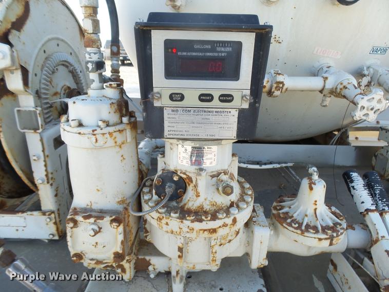 image for item DB1887 2001 International 4700 propane fuel truck