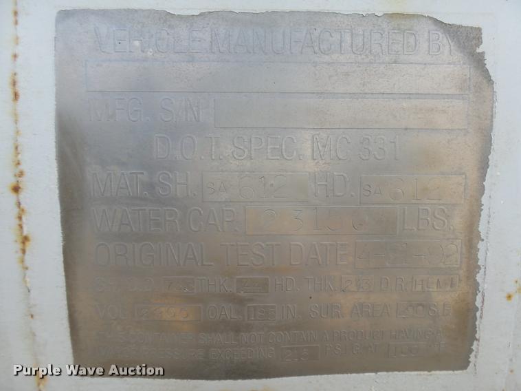 image for item DB1887 2001 International 4700 propane fuel truck