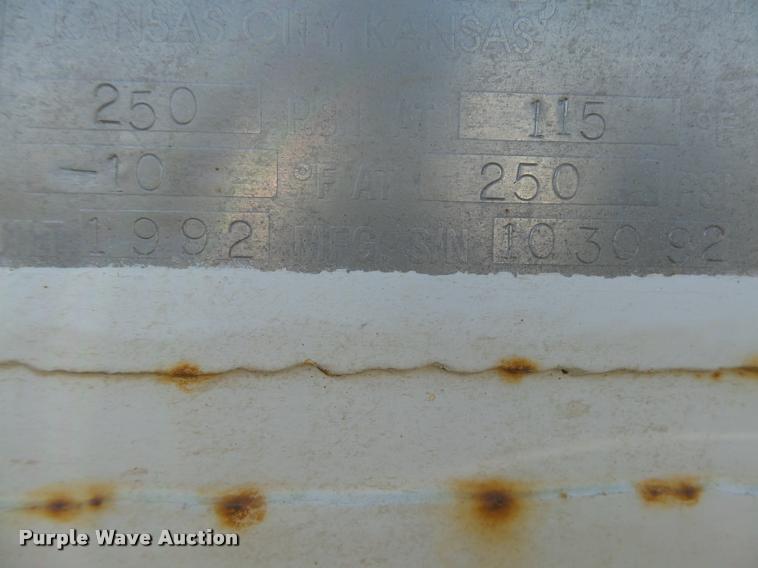 image for item DB1887 2001 International 4700 propane fuel truck