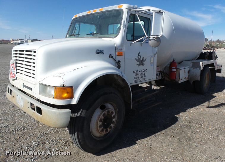 image for item DB1888 2001 International 4700 propane fuel truck