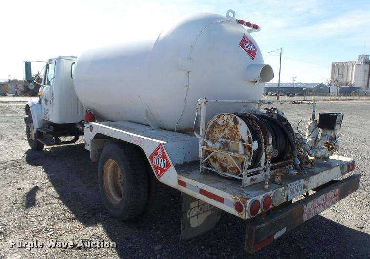 image for item DB1888 2001 International 4700 propane fuel truck
