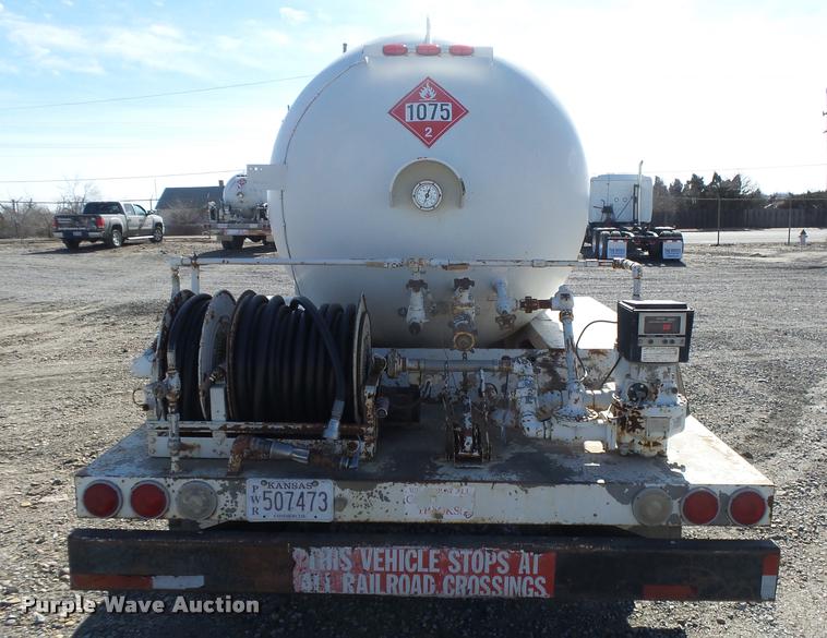 image for item DB1888 2001 International 4700 propane fuel truck