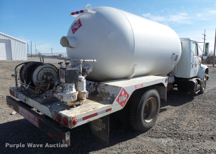 image for item DB1888 2001 International 4700 propane fuel truck