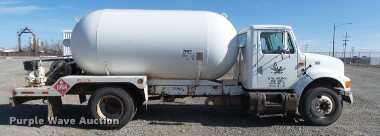 image for item DB1888 2001 International 4700 propane fuel truck