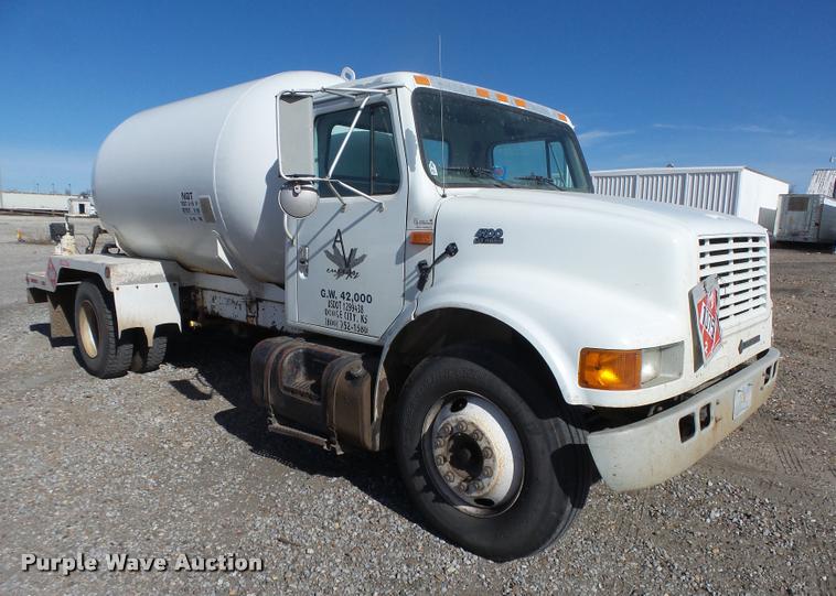 image for item DB1888 2001 International 4700 propane fuel truck