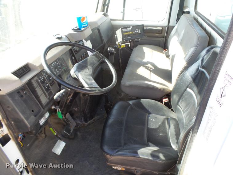 image for item DB1888 2001 International 4700 propane fuel truck