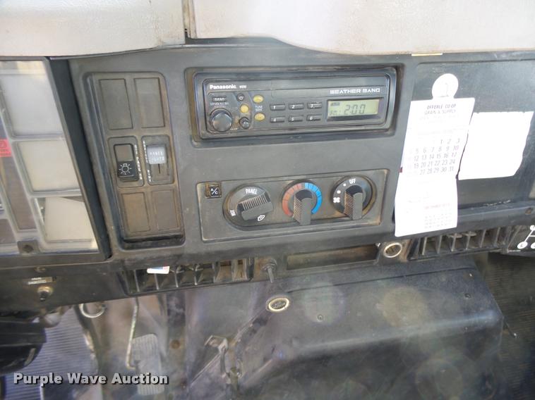 image for item DB1888 2001 International 4700 propane fuel truck