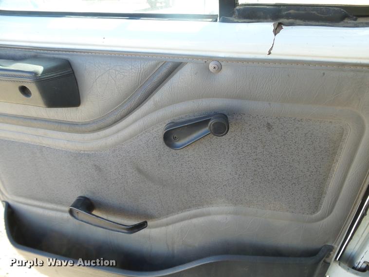 image for item DB1888 2001 International 4700 propane fuel truck