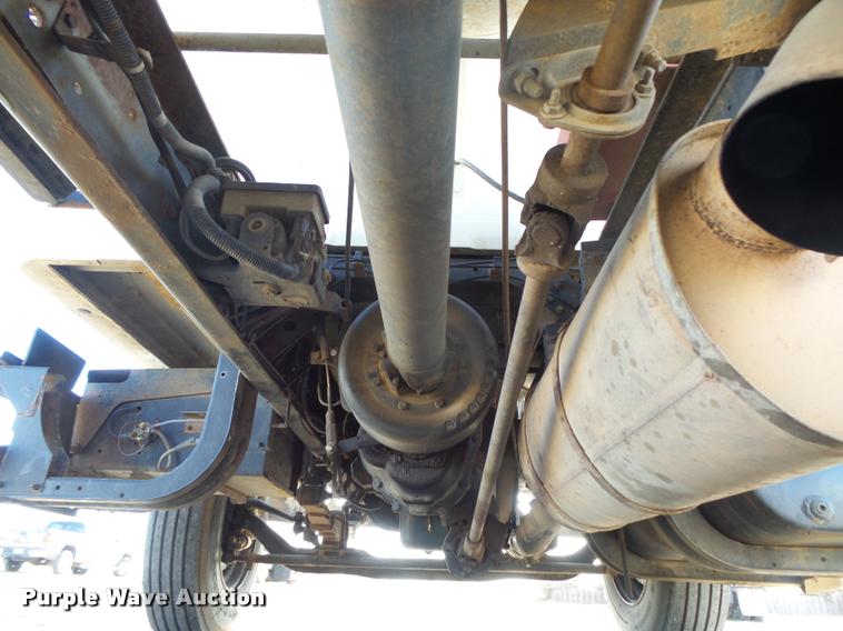 image for item DB1888 2001 International 4700 propane fuel truck