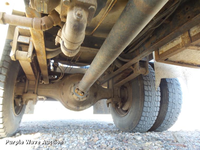 image for item DB1888 2001 International 4700 propane fuel truck