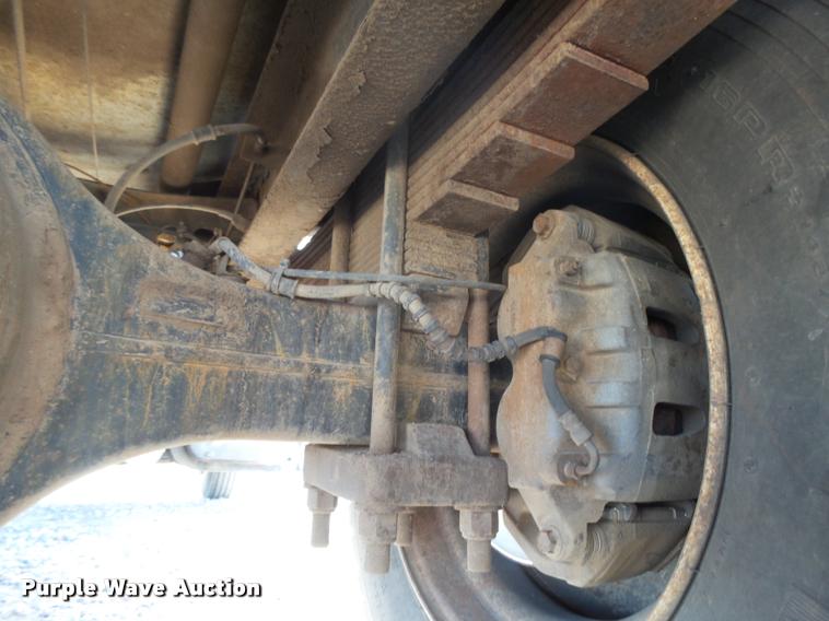 image for item DB1888 2001 International 4700 propane fuel truck