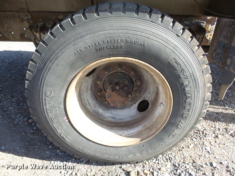 image for item DB1888 2001 International 4700 propane fuel truck