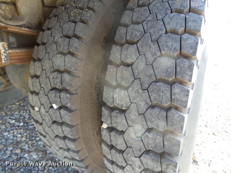 image for item DB1888 2001 International 4700 propane fuel truck