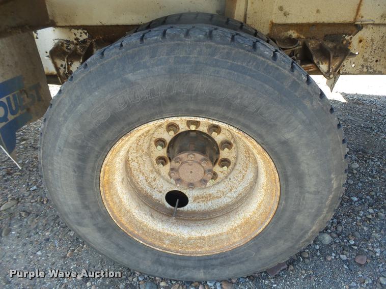 image for item DB1888 2001 International 4700 propane fuel truck