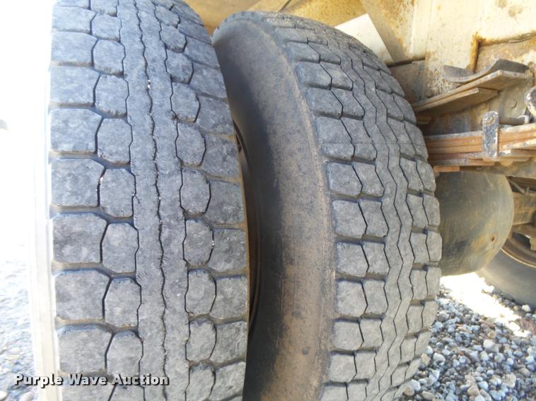 image for item DB1888 2001 International 4700 propane fuel truck