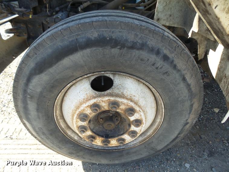 image for item DB1888 2001 International 4700 propane fuel truck