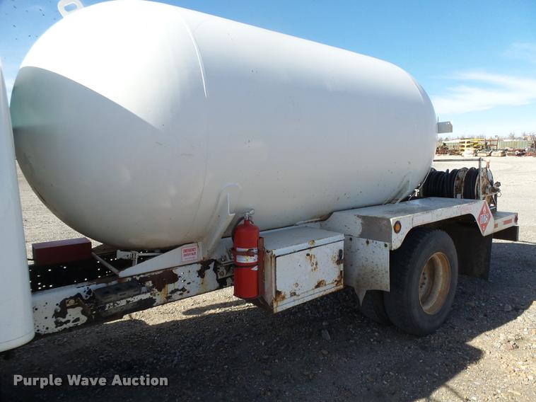 image for item DB1888 2001 International 4700 propane fuel truck