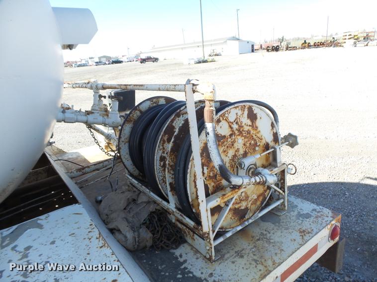 image for item DB1888 2001 International 4700 propane fuel truck