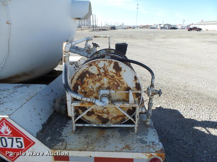 image for item DB1888 2001 International 4700 propane fuel truck