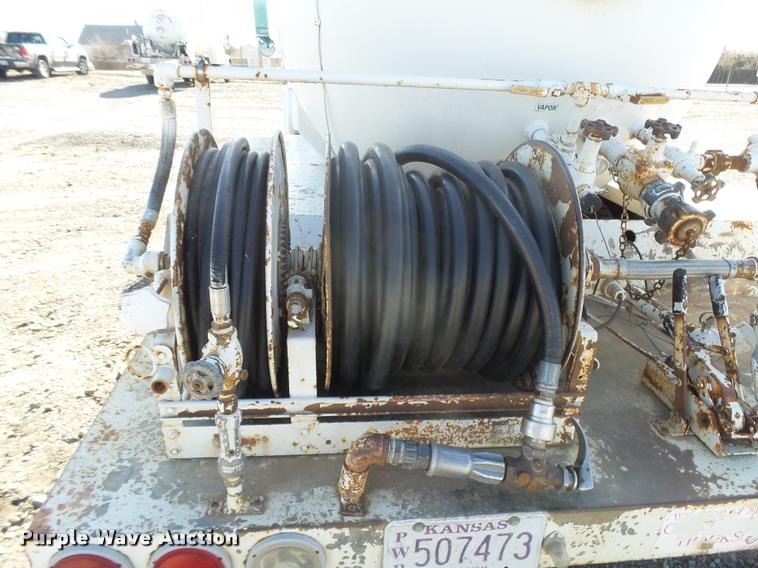 image for item DB1888 2001 International 4700 propane fuel truck