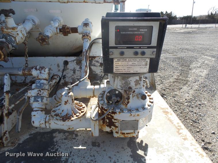 image for item DB1888 2001 International 4700 propane fuel truck