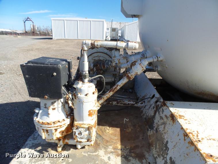 image for item DB1888 2001 International 4700 propane fuel truck