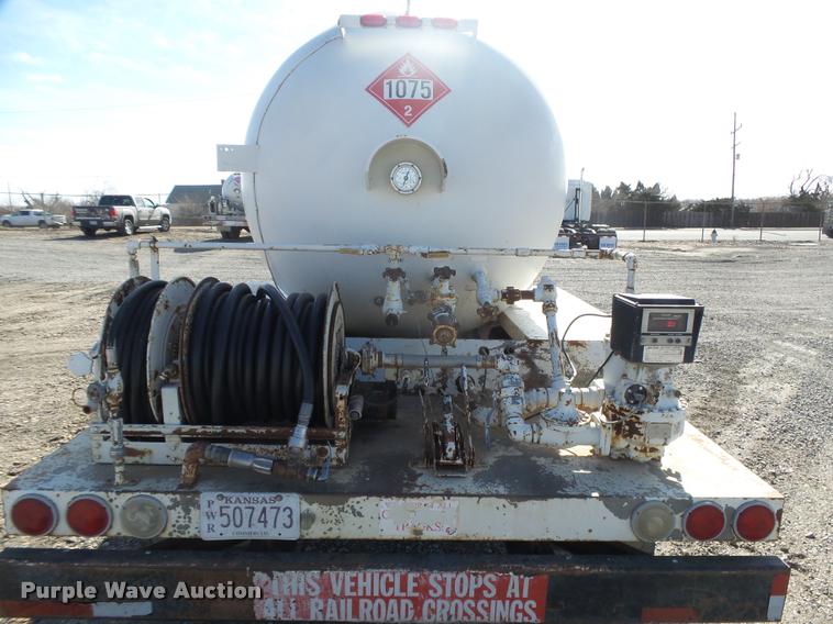 image for item DB1888 2001 International 4700 propane fuel truck