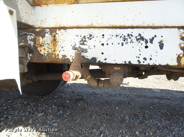 image for item DB1888 2001 International 4700 propane fuel truck