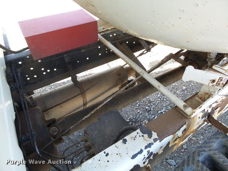 image for item DB1888 2001 International 4700 propane fuel truck