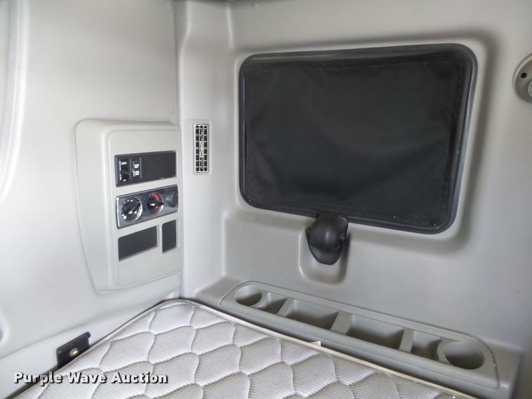 image for item DB1889 2012 International ProStar Plus semi truck