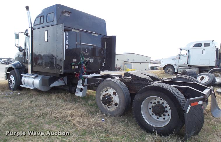 image for item DB2357 2007 International 9400i semi truck