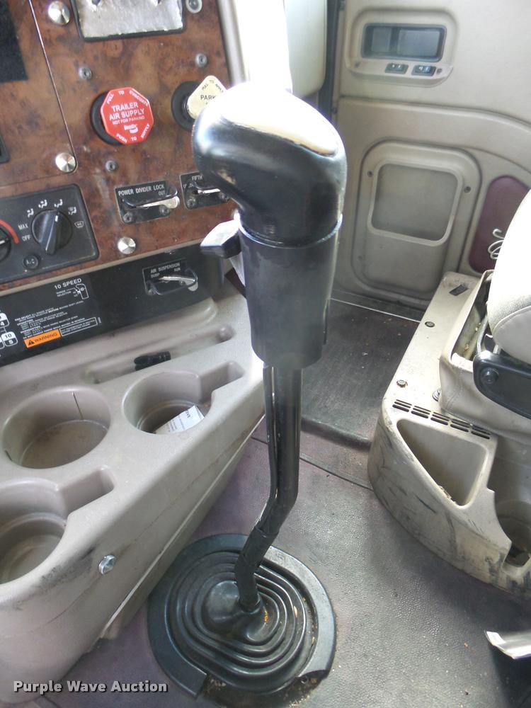 image for item DB2357 2007 International 9400i semi truck