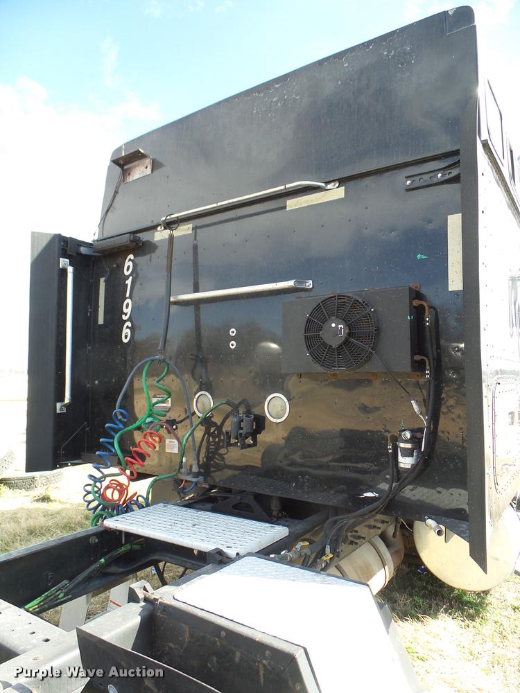 image for item DB2357 2007 International 9400i semi truck