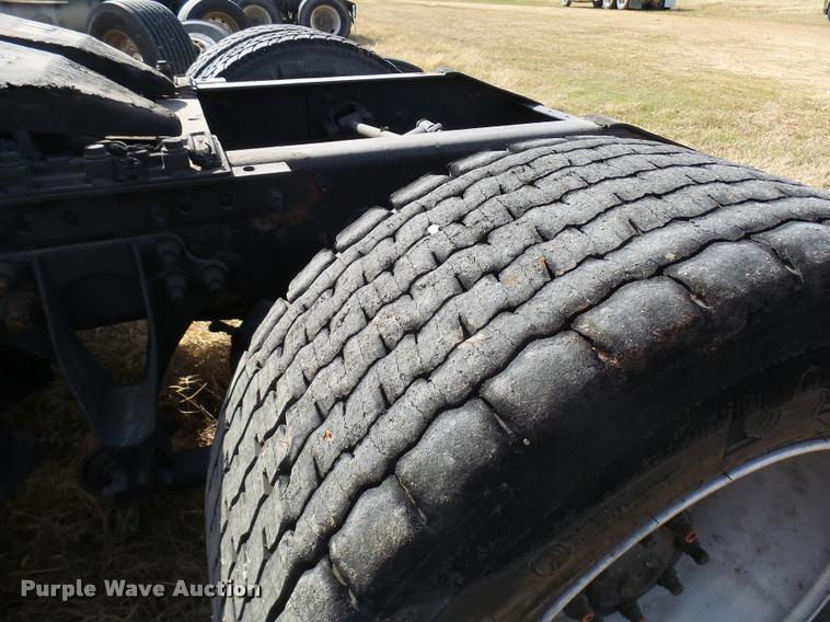 image for item DB2357 2007 International 9400i semi truck