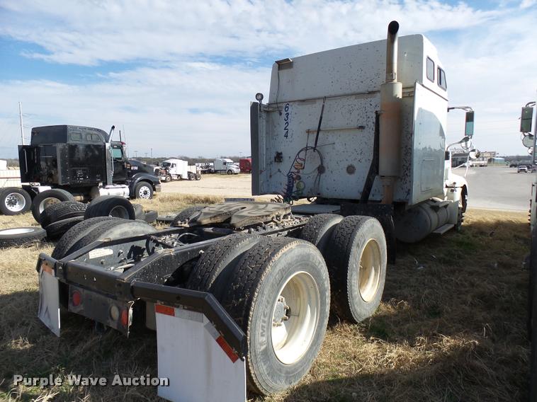 image for item DB2358 2007 International 9400i semi truck