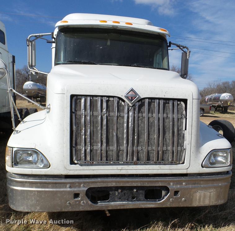 image for item DB2358 2007 International 9400i semi truck