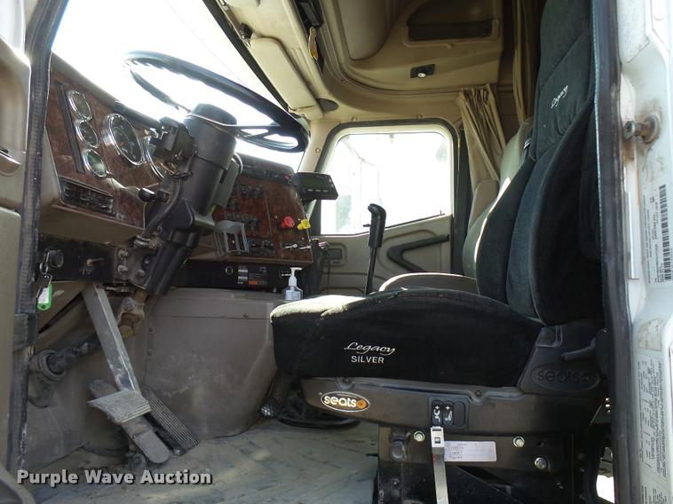 image for item DB2358 2007 International 9400i semi truck