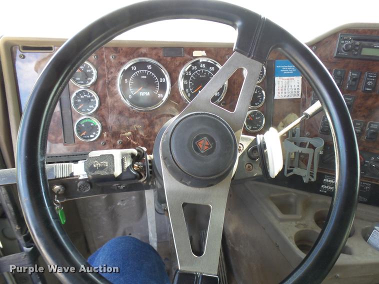 image for item DB2358 2007 International 9400i semi truck