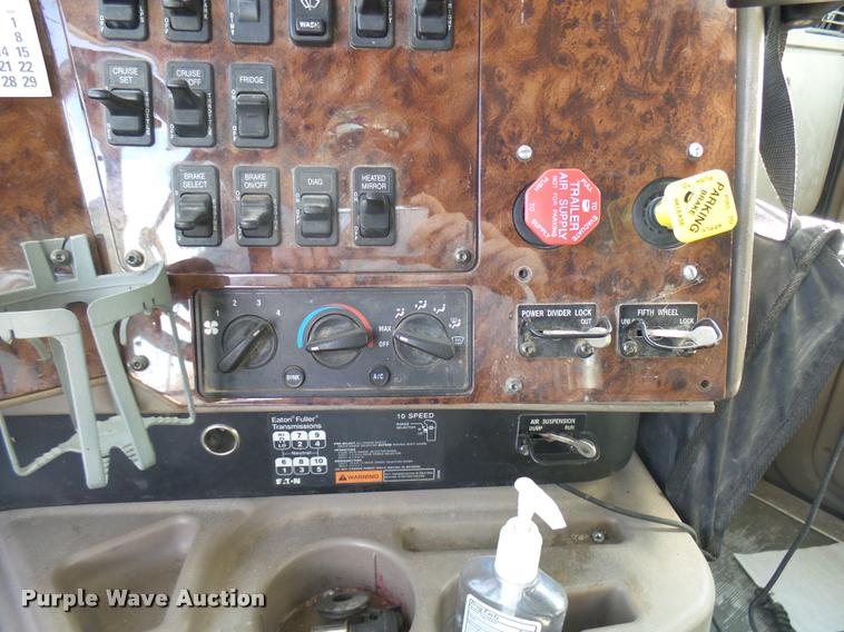 image for item DB2358 2007 International 9400i semi truck