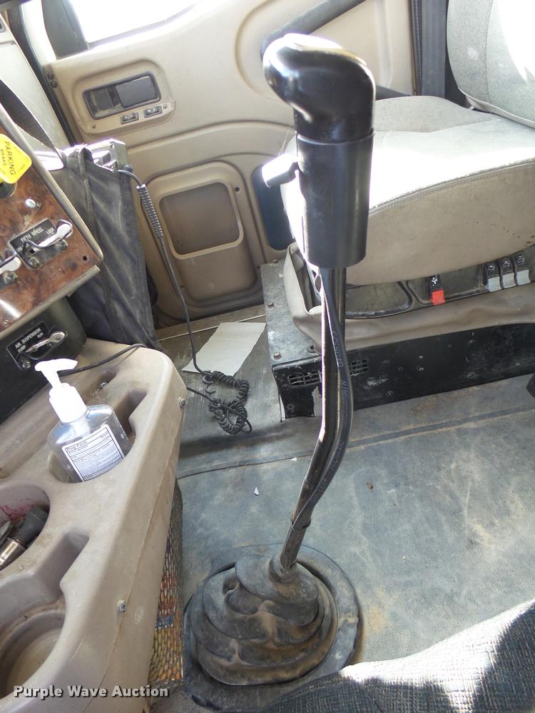 image for item DB2358 2007 International 9400i semi truck