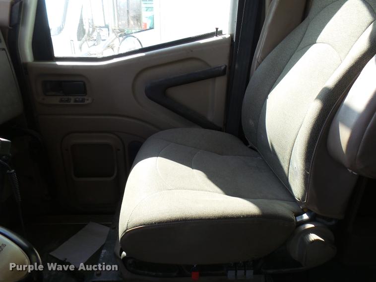 image for item DB2358 2007 International 9400i semi truck