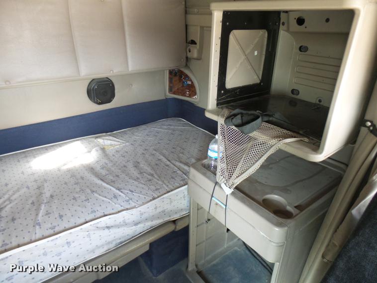 image for item DB2358 2007 International 9400i semi truck