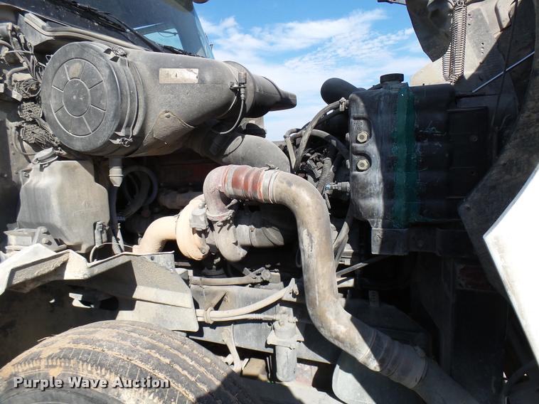 image for item DB2358 2007 International 9400i semi truck