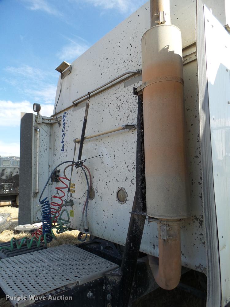 image for item DB2358 2007 International 9400i semi truck