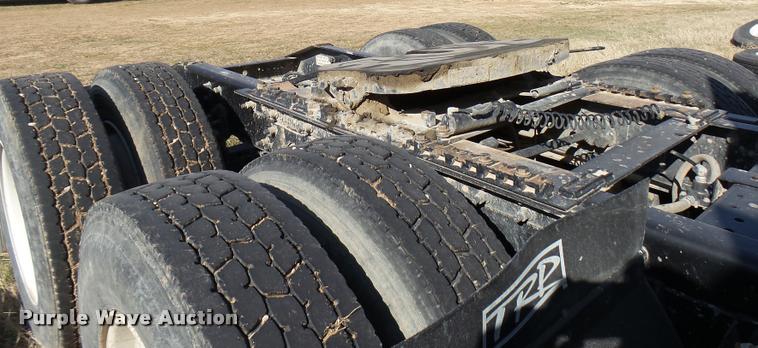 image for item DB2358 2007 International 9400i semi truck