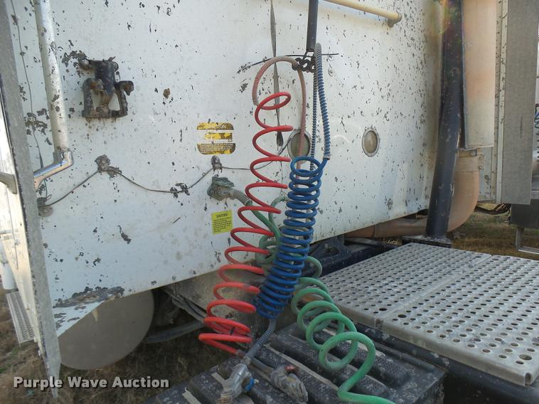 image for item DB2358 2007 International 9400i semi truck